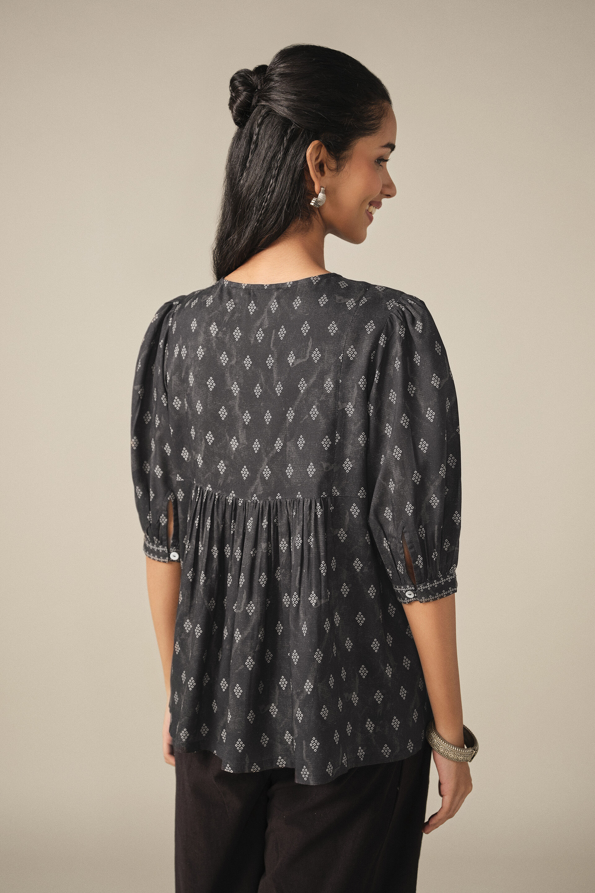 Printed Puff Sleeves Top in Black, Black, image 6